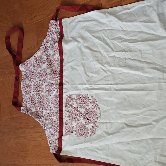 Apron - Picture 1 of 2
